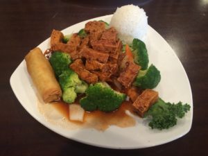 broccoli & onions with fried spring roll